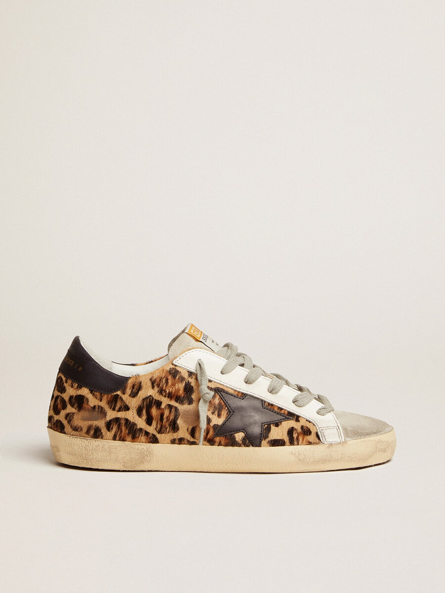super-star feminina em couro com estampa de leopardo