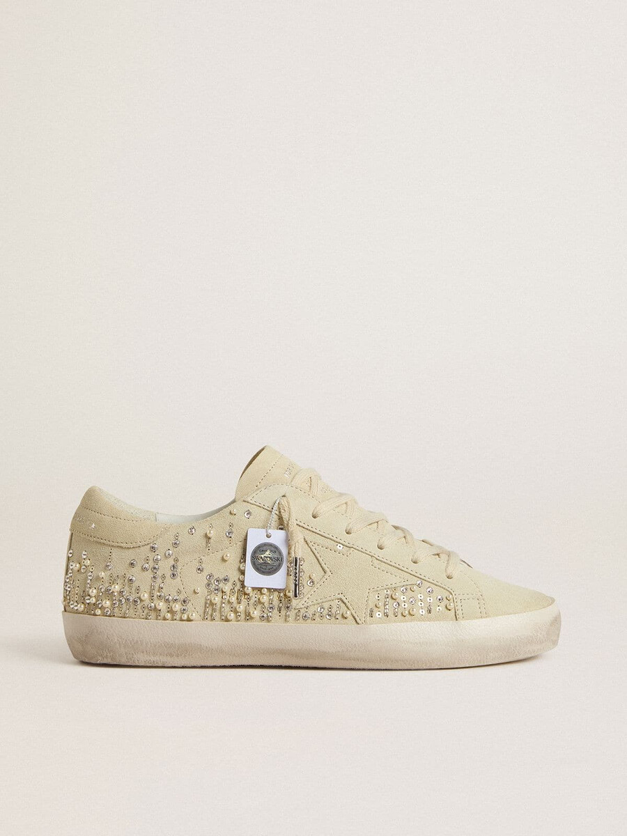 super-star feminino em camurça bege com pérolas e cristais swarovski.