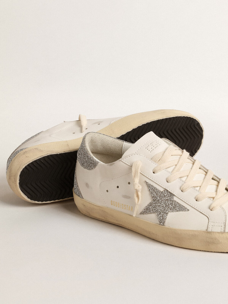 sapato feminino super-star com estrela de cristal swarovski prateado e detalhe no calcanhar.
