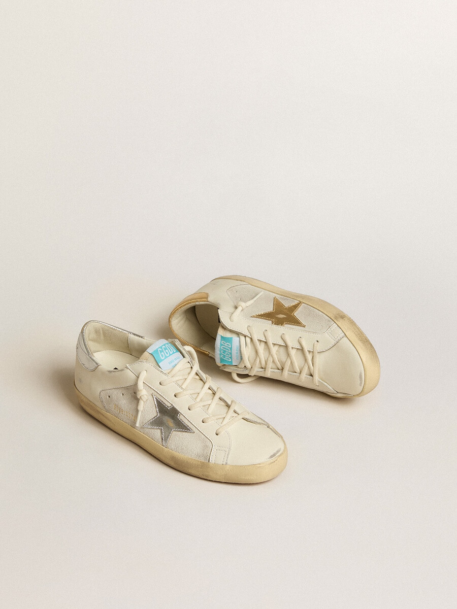 super-star em couro branco e camurça com estrela de couro prateada e dourada