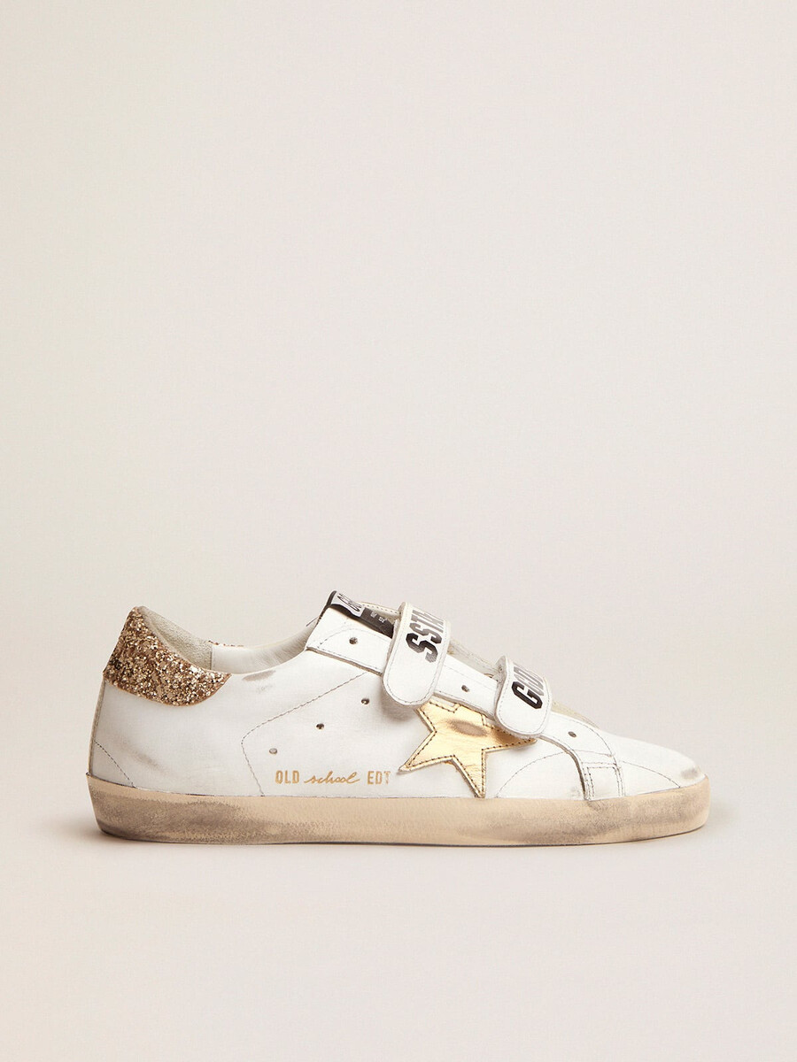 tênis feminino old school com estrela dourada em couro laminado.