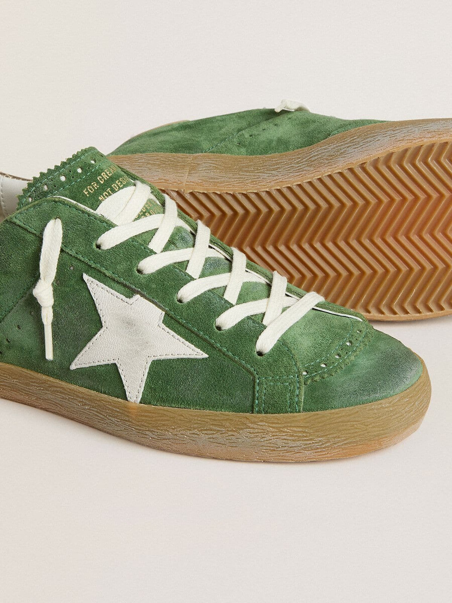 super-star feminino em camurça verde com estrela branca