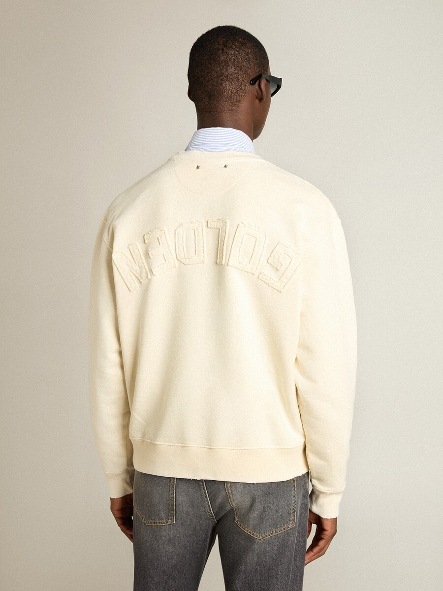 moletom branco envelhecido com logo invertido nas costas - coleção jersey capsule