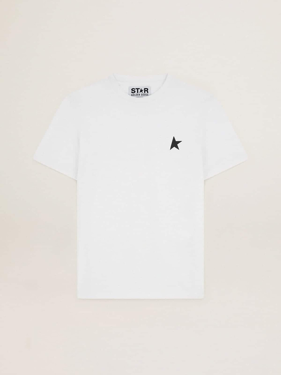 camiseta da coleção white star com estrela preta na frente.