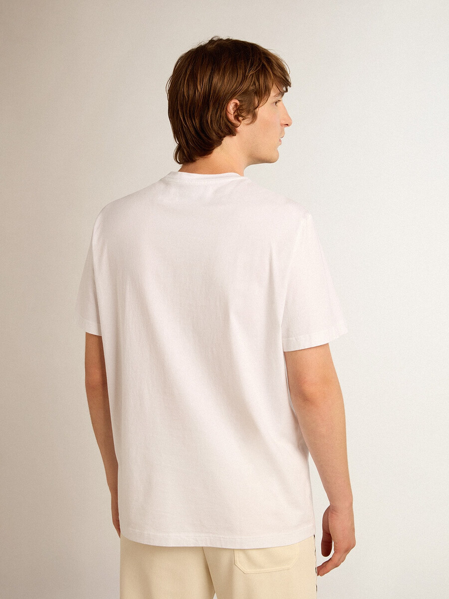 camiseta da coleção white star com estrela preta na frente.