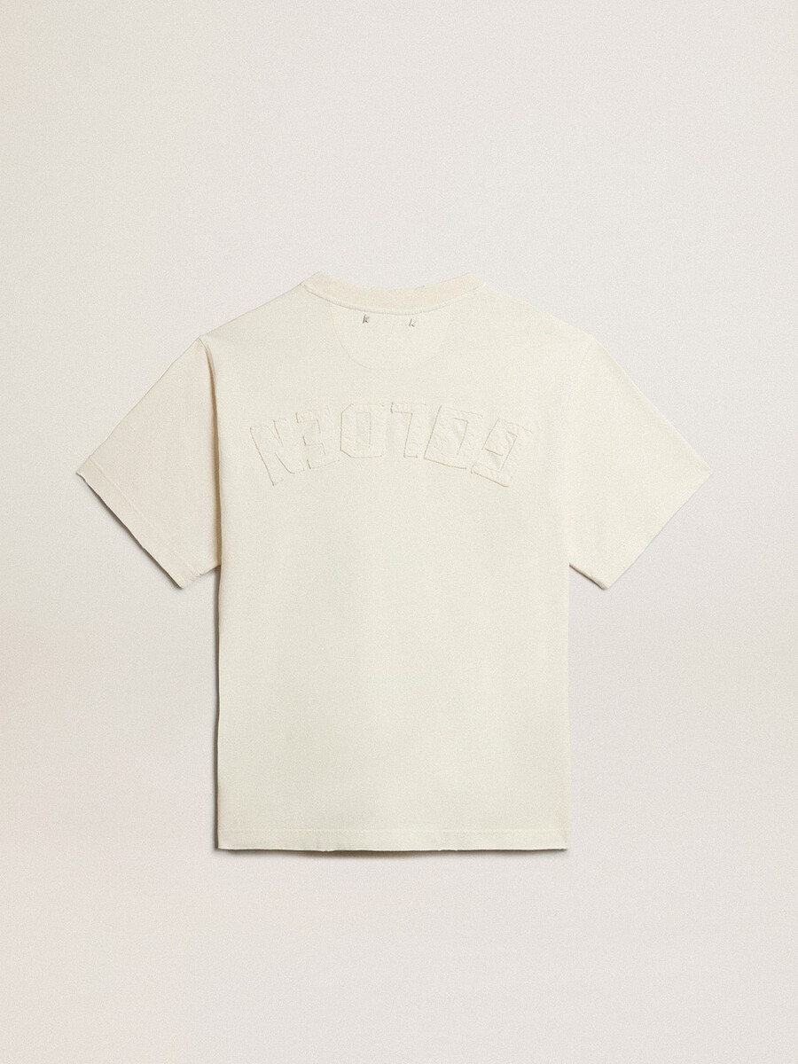 camiseta branca envelhecida com logo invertido nas costas - coleção jersey capsule