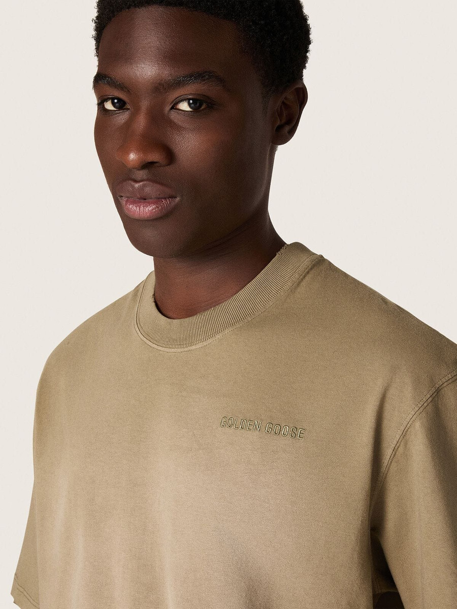 camiseta unissex em malha de algodão bege com logotipo bordado.