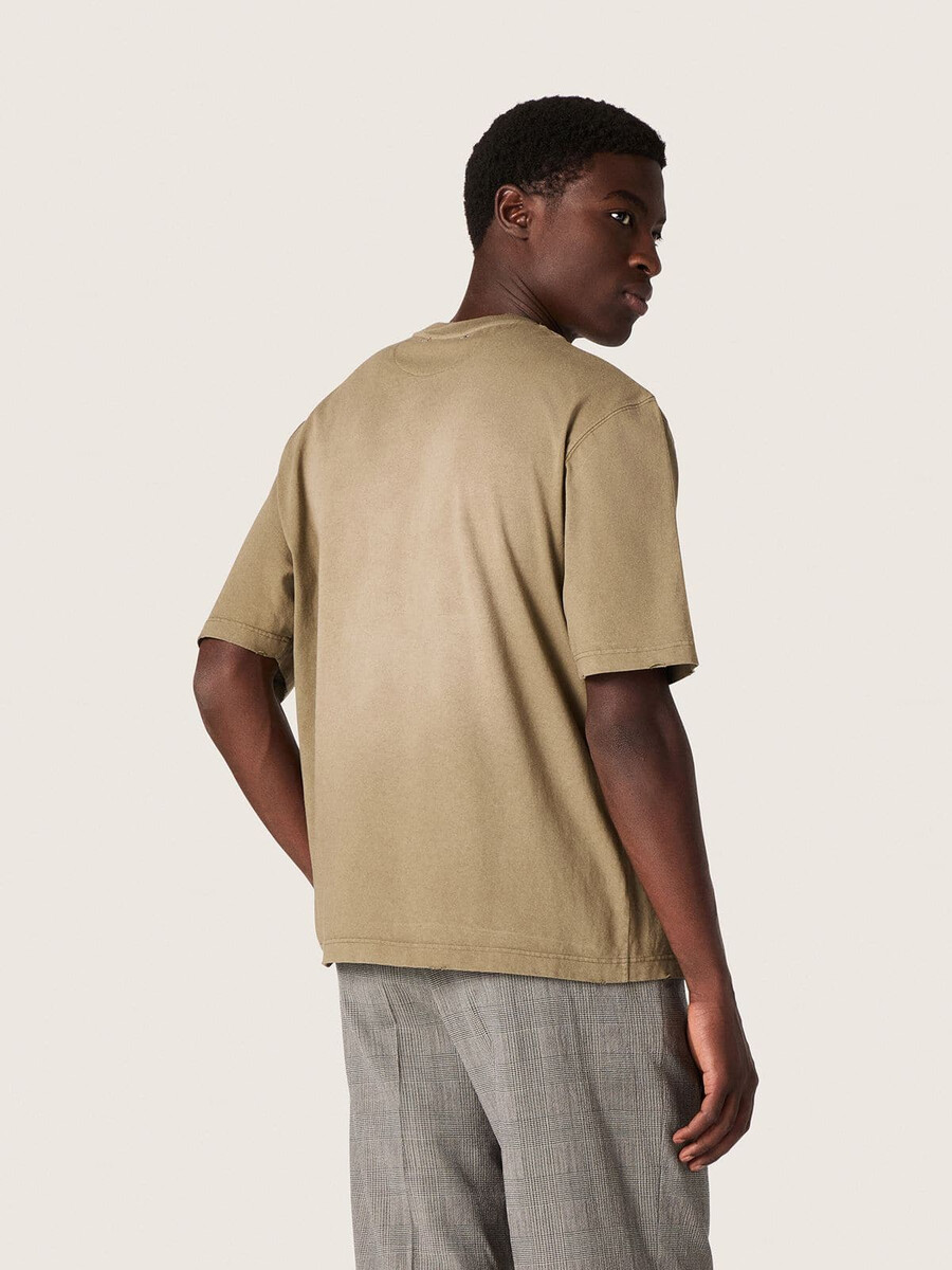 camiseta unissex em malha de algodão bege com logotipo bordado.