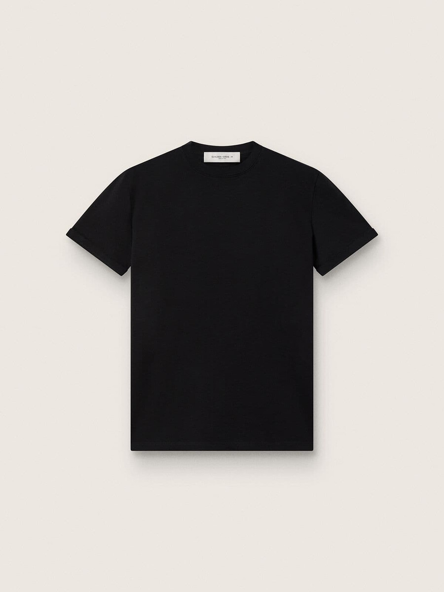 camiseta feminina preta com efeito desgastado e modelagem regular.