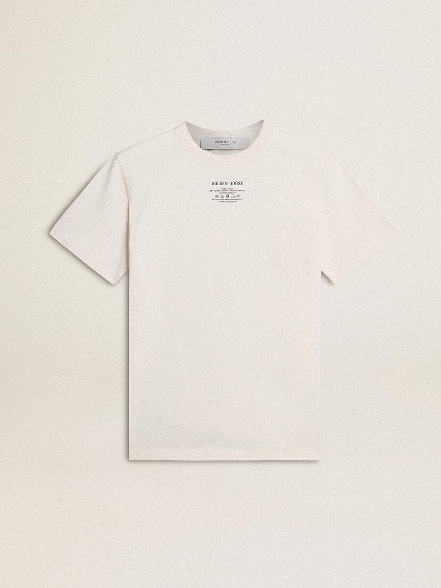 camiseta feminina de algodão branco desbotado com letras pretas.