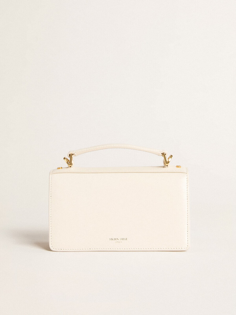 bolsa pequena venezia em couro texturizado cor manteiga com detalhes dourados.