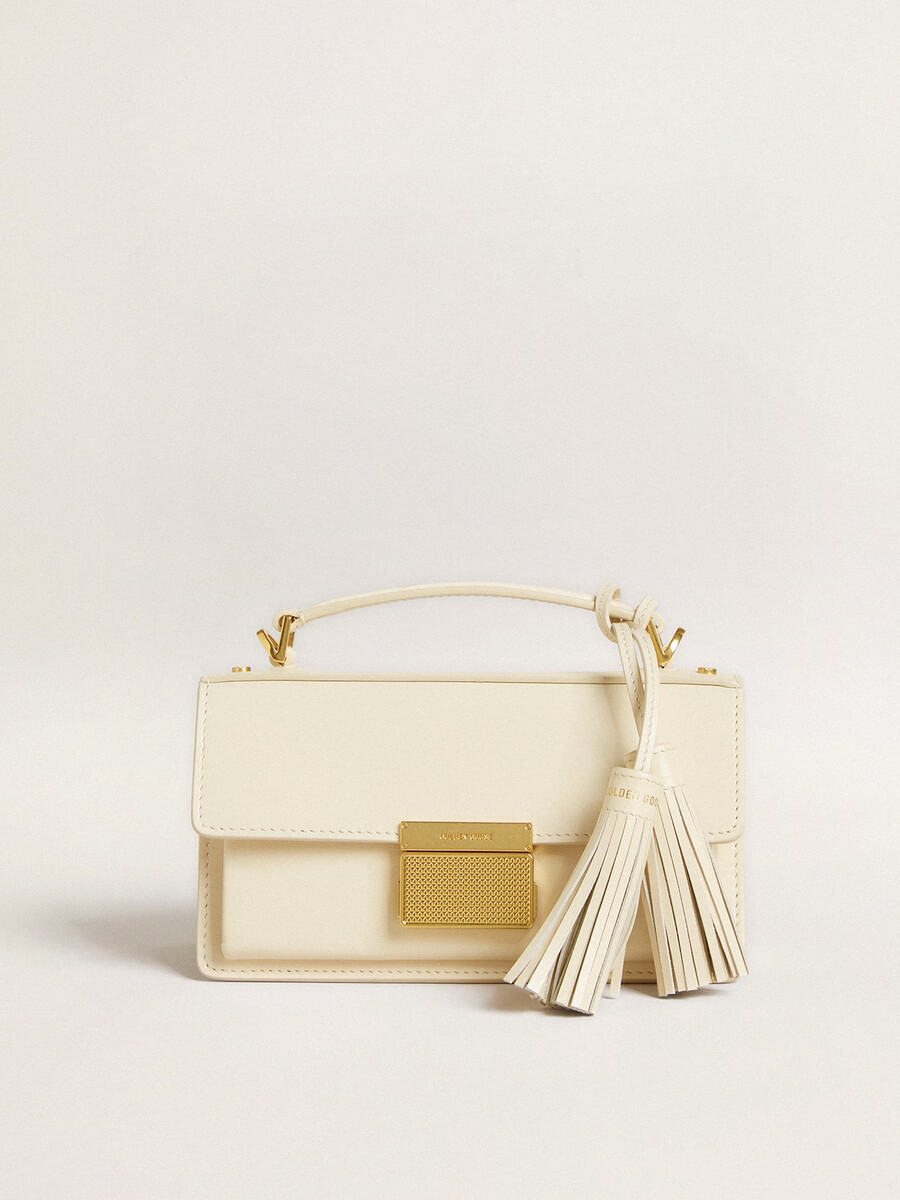 bolsa pequena venezia em couro texturizado cor manteiga com detalhes dourados.
