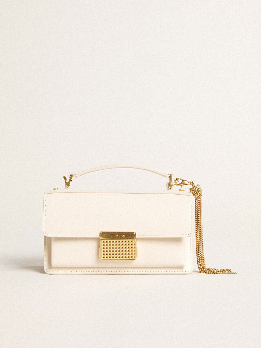 bolsa pequena venezia em couro texturizado cor manteiga com detalhes dourados.